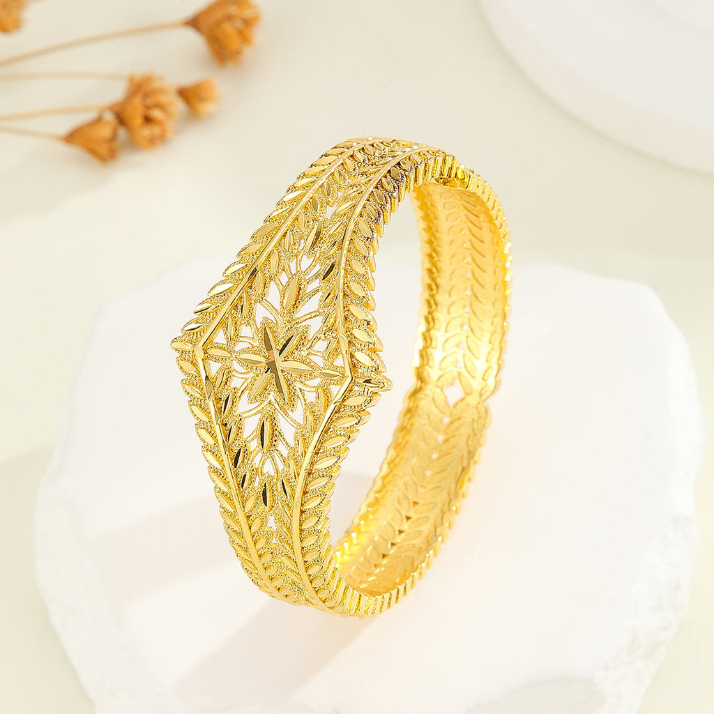 Royal Hollow Gold Bangle
