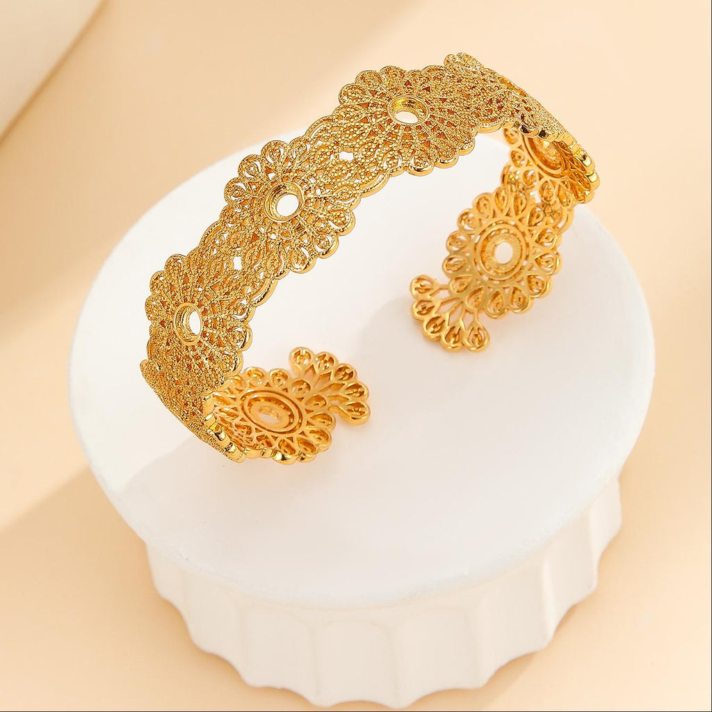 Luxury Gold Lace Flower Cuff 18K