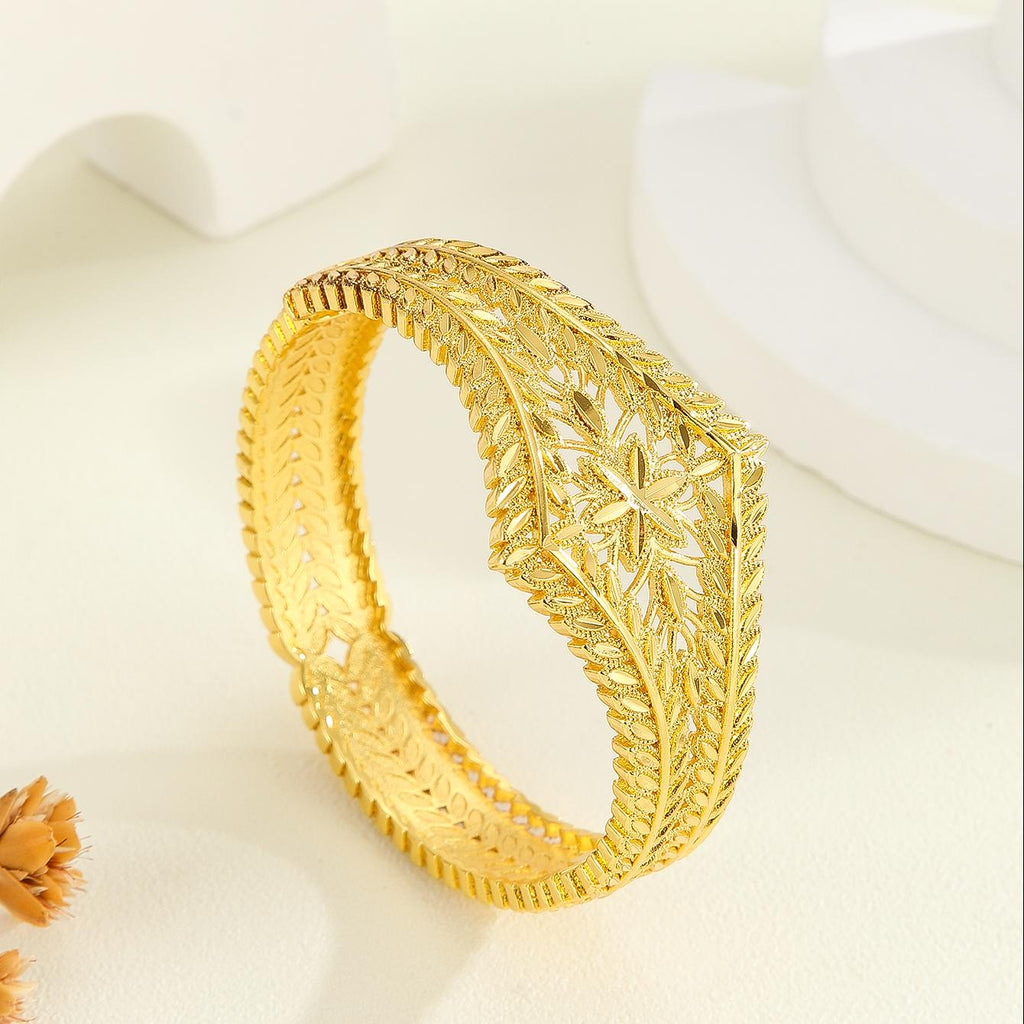 Royal Hollow Gold Bangle
