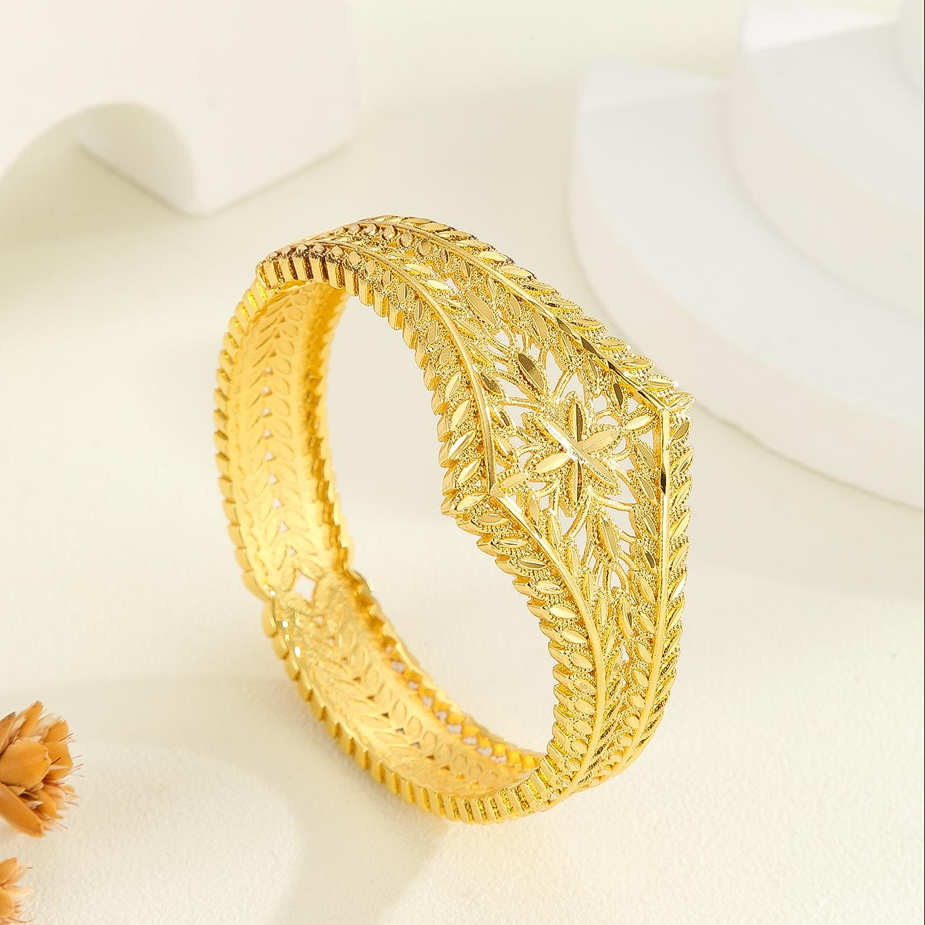 Royal Hollow Gold Bangle
