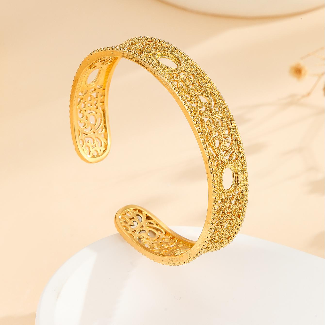Luxury Gold Lace Flower Cuff 18K