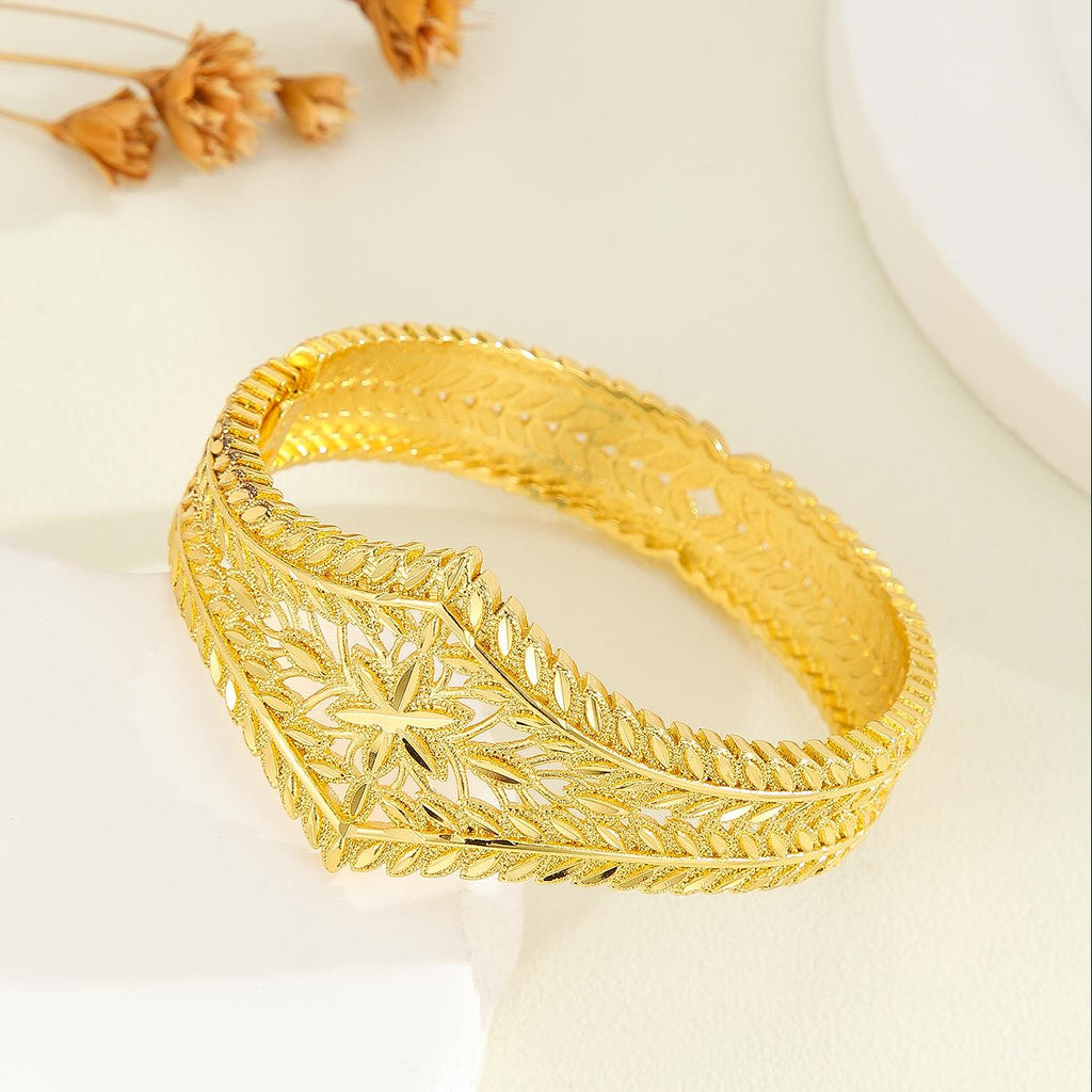 Royal Hollow Gold Bangle