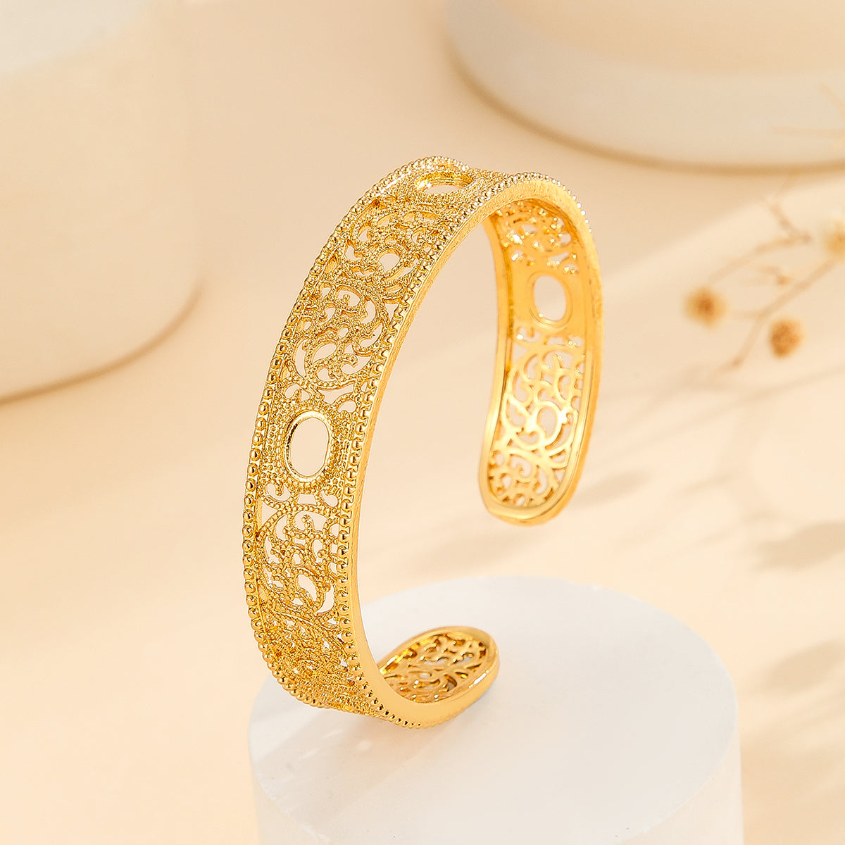 Luxury Gold Lace Flower Cuff 18K