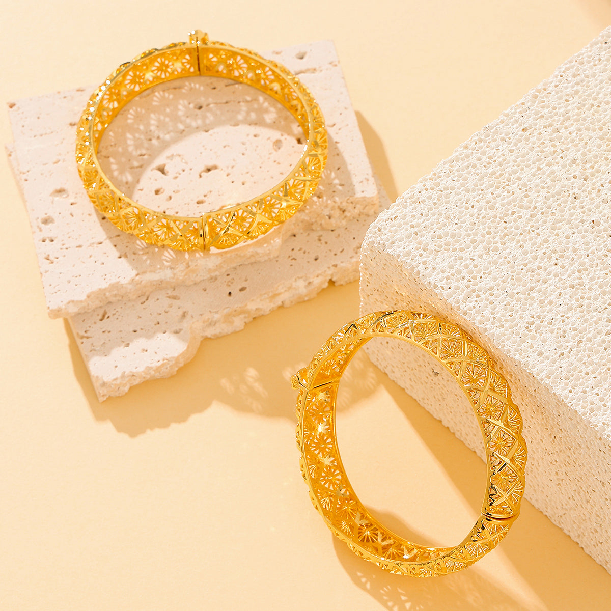 Royal Filigree Bangle 18k Gold