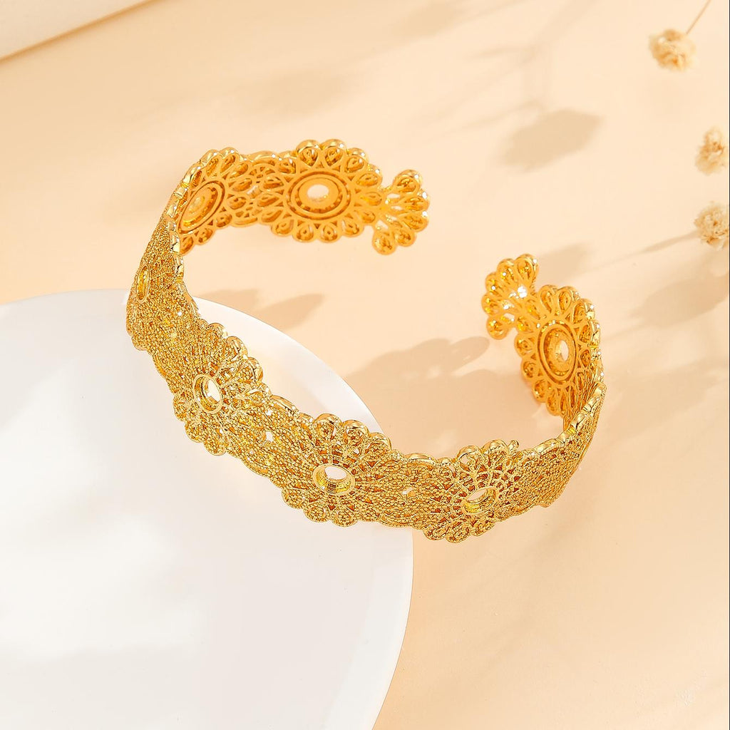 Luxury Gold Lace Flower Cuff 18K