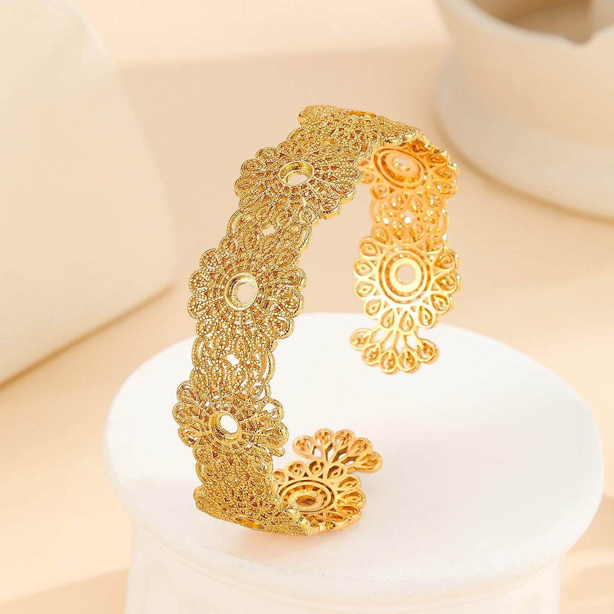 Luxury Gold Lace Flower Cuff 18K